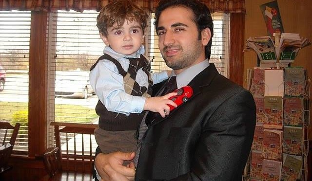 Amir Hekmati z synkiem