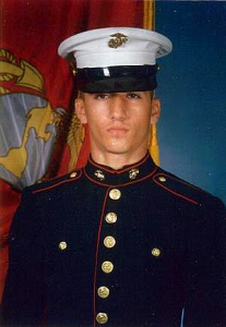 Hekmati w mundurze US. Marines