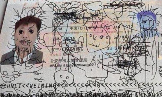 Pewien Chińczyk dał pobawić się paszportem swojemu dziecku. Plotka głosi, że nadal siedzi na lotnisku...