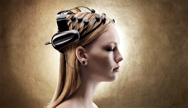 Proteza zbiera wszystki sygnały EEG