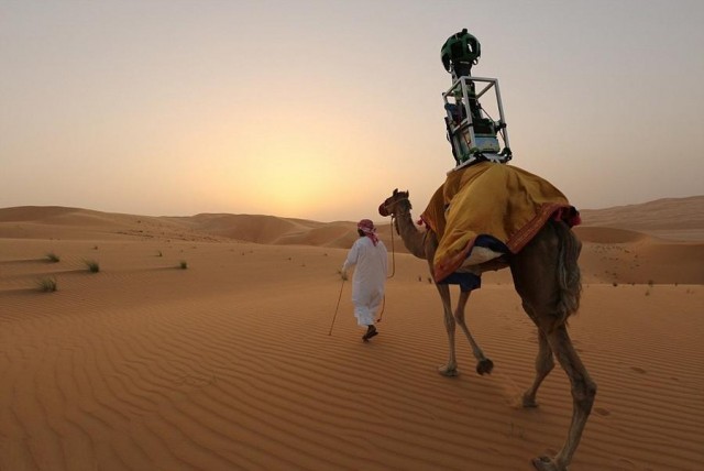 Google-uses-Camels-for-Street-View-photos-2-640x428